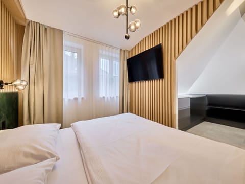 Furniture, Comfort, Building, Wood, Shade, Curtain, Interior Design, Floor, Bed, Flooring