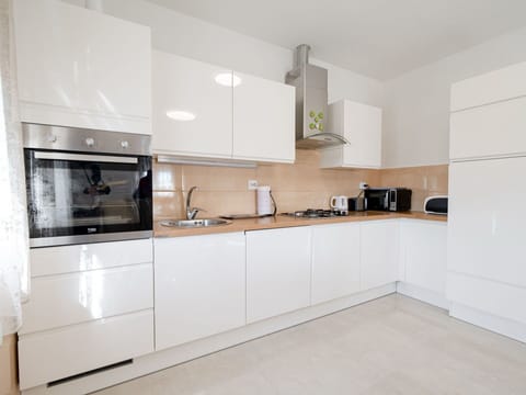 Water, Boat, Property, Watercraft, Building, Window, Vehicle, Waterway, Urban Design