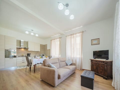 Couch, Furniture, Property, Building, Table, Wood, Comfort, Lighting, Living Room, House