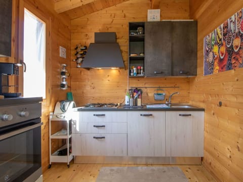 Rectangle, Window, Automotive Exterior, Automotive Design, Vehicle Door, Material Property, Motor Vehicle, Gas, Tints And Shades, Vehicle