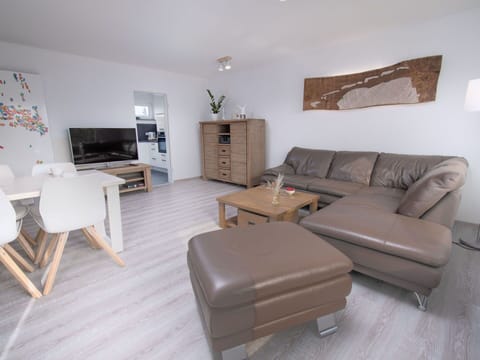 Brown, Furniture, Couch, Property, Picture Frame, Table, Wood, Comfort, Interior Design, Floor