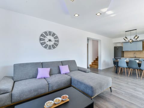 Table, Furniture, Water, Property, Sky, Building, Cloud, Chair, Outdoor Table, Outdoor Furniture