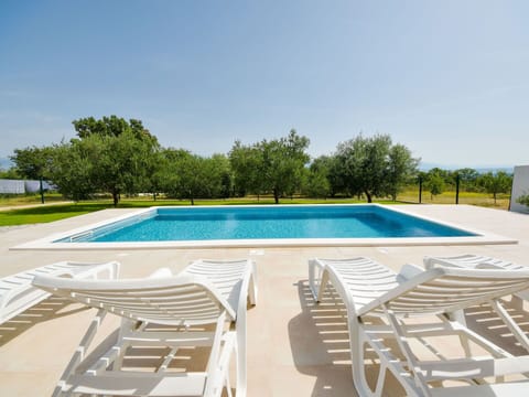 Sky, Water, Swimming Pool, Plant, Rectangle, Shade, Tree, Composite Material, Grass, Leisure