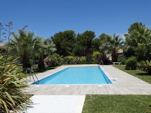 Swimming Pool, Tree, Resort, Garden, Shade, Eco Hotel, Outdoor Furniture, Landscaping, Leisure