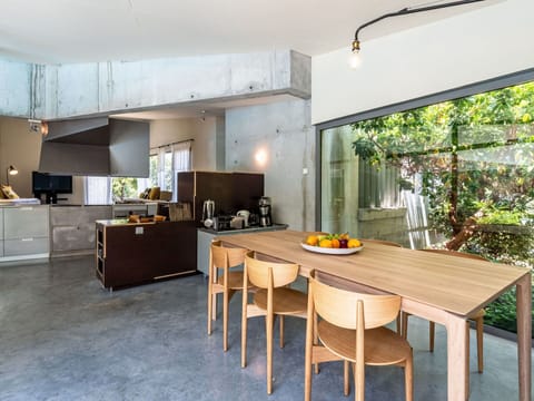 Table, Furniture, Property, Chair, Wood, Interior Design, Lighting, Plant, Countertop, Kitchen