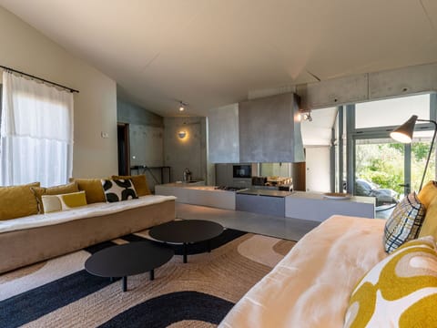 Table, Furniture, Comfort, Couch, Building, Houseplant, Interior Design, Lamp, Window, Shade