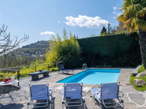 Cloud, Plant, Sky, Property, Table, Swimming Pool, Blue, Building, Azure, Chair