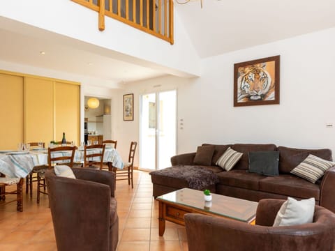 Sky, Building, Property, Water, Plant, Azure, Swimming Pool, Architecture, Tree, Condominium