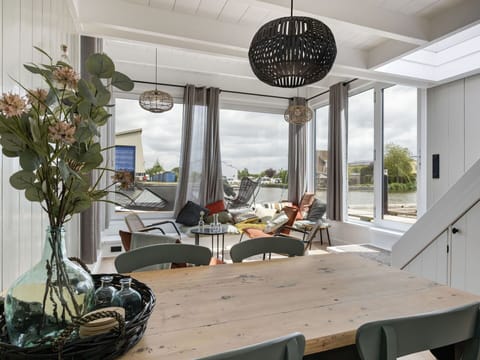 Table, Furniture, Plant, Property, Chair, Window, Shade, Interior Design, Houseplant, Wood