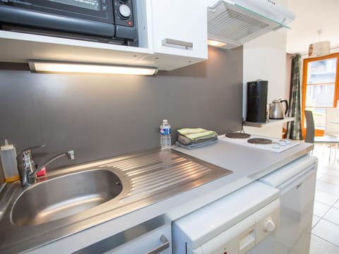 Water, Cloud, Sky, Boat, Watercraft, Vehicle, Plant, Tree, Body Of Water, Lake