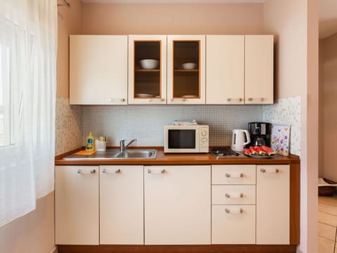 Water, Cloud, Sky, Boat, Watercraft, Vehicle, Plant, Tree, Body Of Water, Lake