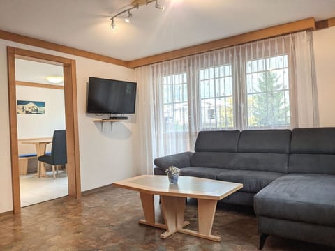 Brown, Furniture, Couch, Property, Table, Wood, Lighting, Interior Design, Shade, Comfort