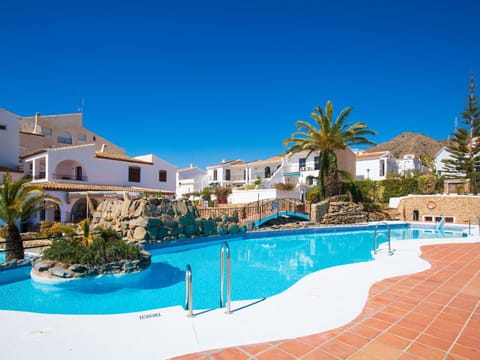 Sky, Plant, Building, Water, Blue, Swimming Pool, Seaside Resort, House, Tree, Window