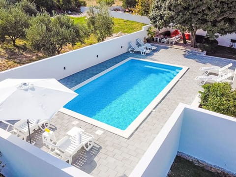 Water, Sky, Mountain, Azure, Natural Landscape, Cloud, Tree, Lake, Coastal And Oceanic Landforms, Bank