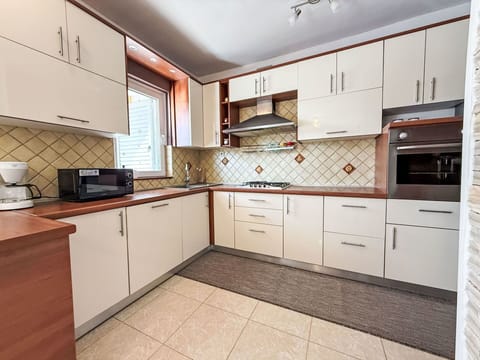 Kitchen, Countertop, Cabinetry, Kitchen Appliance, Major Appliance, Flooring, Wood, Interior Design, Drawer, Floor