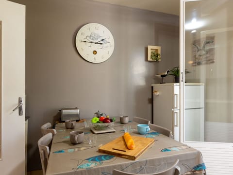 Plant, Property, Building, Natural Landscape, Tree, Land Lot, House, Cottage, Landscape, Residential Area