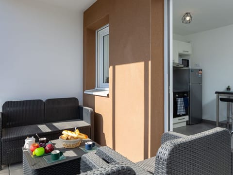 Plant, Property, Building, Natural Landscape, Tree, Land Lot, House, Cottage, Landscape, Residential Area