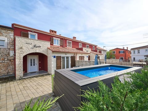 Plant, Property, Building, Natural Landscape, Tree, Land Lot, House, Cottage, Landscape, Residential Area