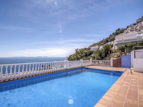 Resort, Swimming Pool, Mountain Range, Leisure, Eco Hotel, Resort Town, Tropics, Hotel, Loch