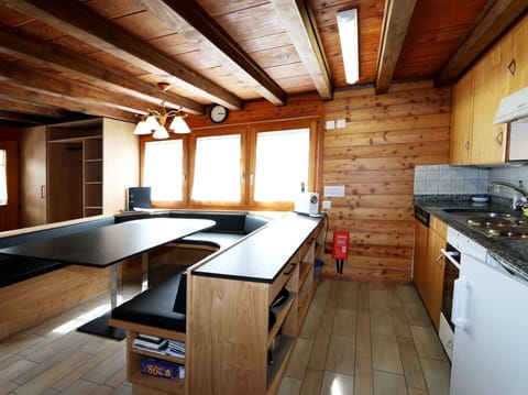 Table, Property, Furniture, Cabinetry, Window, Wood, Kitchen, Countertop, Lighting, Flooring