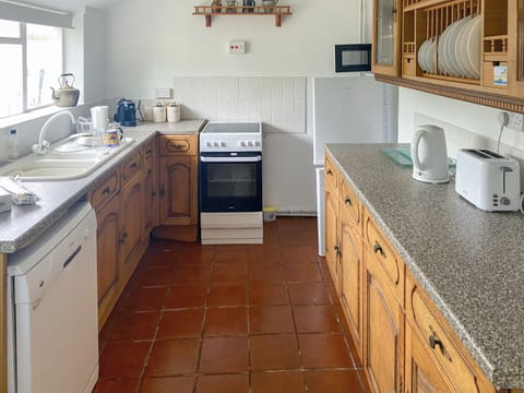 Kitchen | Pencaire, Helston & The Lizard