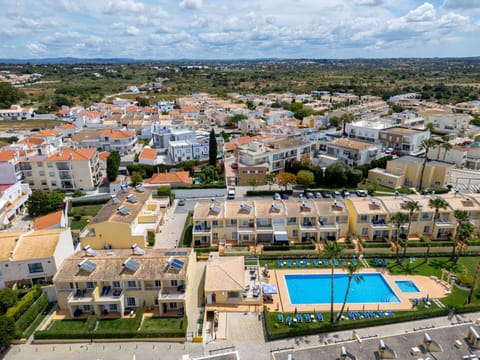 Residential Area, Swimming Pool, Urban Design, Resort, Estate, Aerial Photography, Suburb, Bird'S-Eye View, Resort Town, Villa