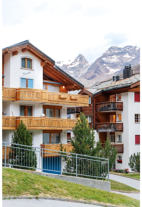 Swimming Pool, Resort Town