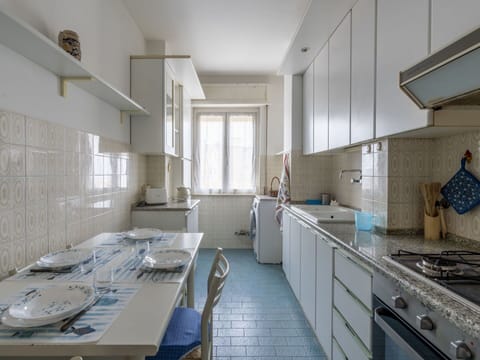 Sky, Tree, Urban Design, Plant, Residential Area, Real Estate, Landscape, Roof, City, Leisure