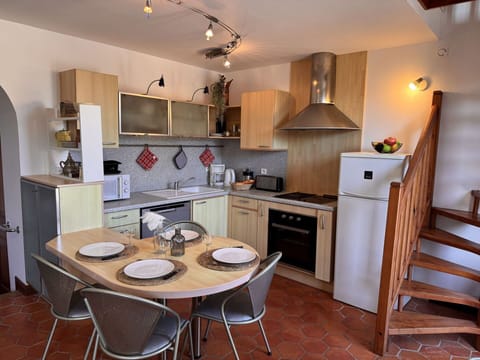 Furniture, Kitchen, Flooring, Interior Design, Kitchen Appliance, Major Appliance, Wood, Countertop, Floor, Ceiling