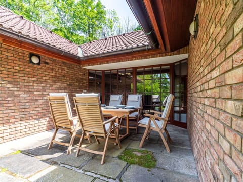 Furniture, Plant, Chair, Building, Wood, Brick, Brickwork, Window, Table, Outdoor Furniture