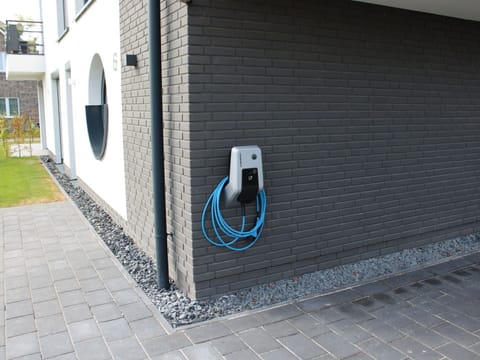 Building, Plant, Window, Wood, Wall, House, Facade, Gas, Road Surface