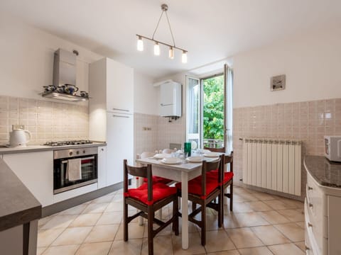 Furniture, Property, Table, Countertop, Cabinetry, Kitchen, Wood, Lighting, Interior Design, Floor