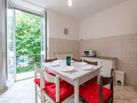 Furniture, Property, Table, Window, Chair, Wood, Flooring, Building, Floor