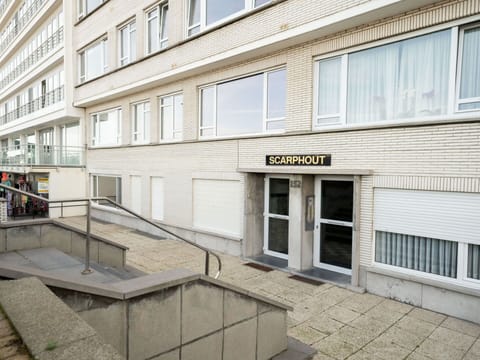 Window, Building, Urban Design, Residential Area, Material Property, Facade, City, Composite Material, Condominium