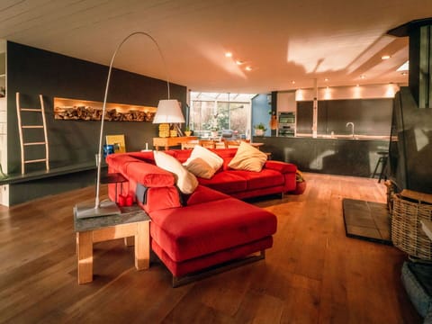 Property, Furniture, Couch, Comfort, Decoration, Wood, Orange, Interior Design, Flooring, Living Room