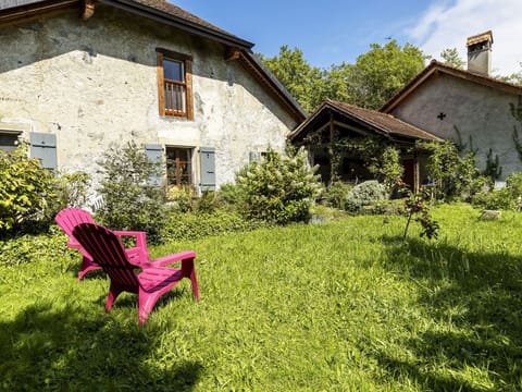 Plant, Sky, Property, Building, Window, Green, Natural Landscape, Land Lot, House, Vegetation