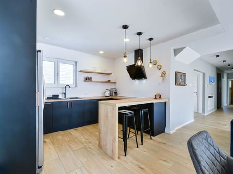 Water, Sky, Property, Blue, Swimming Pool, Azure, Building, Shade, Composite Material, Leisure