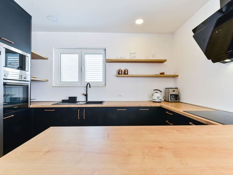 Water, Sky, Property, Blue, Swimming Pool, Azure, Building, Shade, Composite Material, Leisure