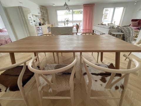 Table, Furniture, Property, Wood, Rectangle, Interior Design, Lighting, Window, Architecture, Chair