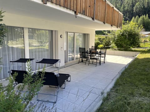 Table, Plant, Property, Furniture, Building, Shade, Interior Design, Tree, Architecture, Outdoor Table