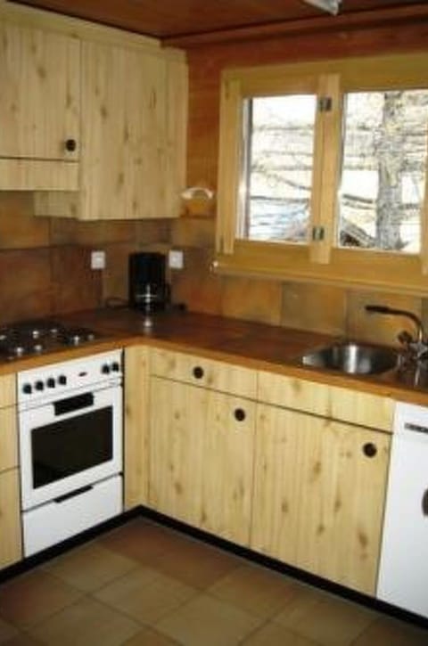 Cabinetry, Countertop, Kitchen Sink, Property, Building, Kitchen, Sink, Wood, Window, Interior Design