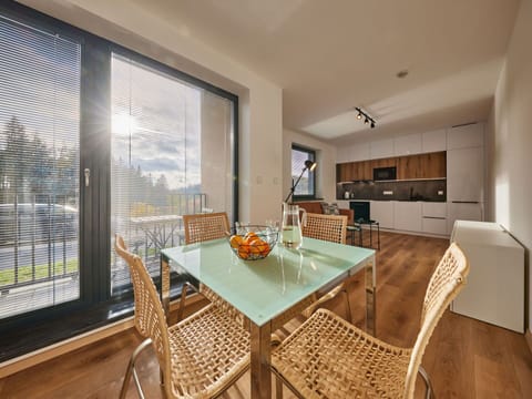 Table, Furniture, Property, Building, Chair, Wood, Plant, Window, Floor, Window Blind