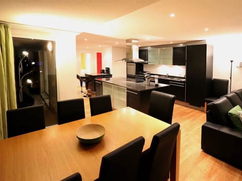 Property, Table, Furniture, Couch, Wood, Countertop, Flooring, Interior Design, Cabinetry, Floor