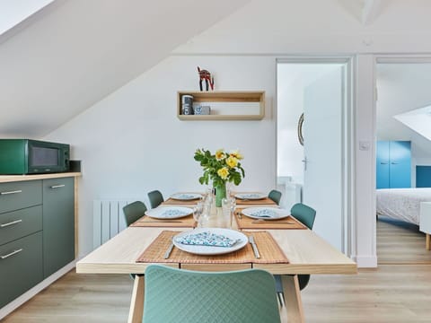 Cloud, Water, Sky, Plant, Property, Azure, Natural Landscape, Swimming Pool, Tree, Vegetation