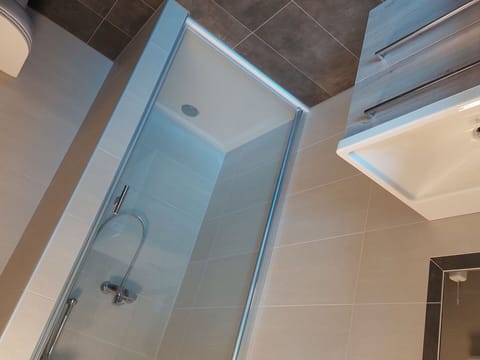 Property, Building, Shade, Interior Design, Wood, Floor, Window, Composite Material, Rectangle