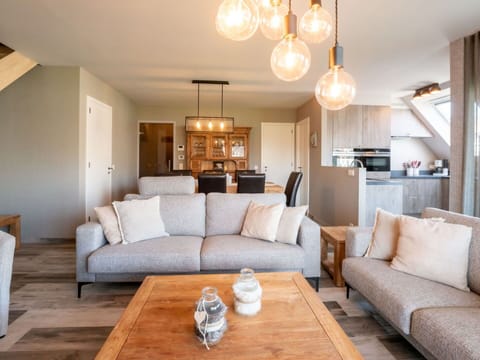 Cloud, Plant, Sky, Building, Daytime, Property, Window, Tree, House, Land Lot