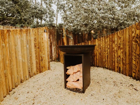 Cloud, Plant, Sky, Building, Daytime, Property, Window, Tree, House, Land Lot