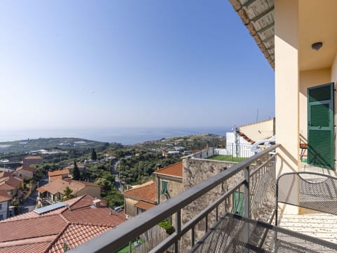 Cloud, Plant, Sky, Building, Daytime, Property, Window, Tree, House, Land Lot