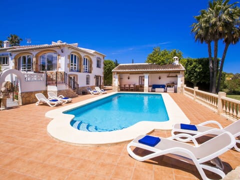 Water, Building, Plant, Tree, Window, Swimming Pool, Urban Design, Condominium, Leisure, Real Estate