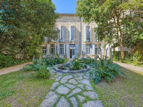 Water, Building, Plant, Tree, Window, Swimming Pool, Urban Design, Condominium, Leisure, Real Estate